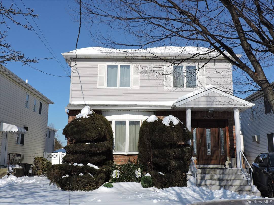 This charming house is centrally located to shopping, JFK airport, Casino, public transportation and major highway.