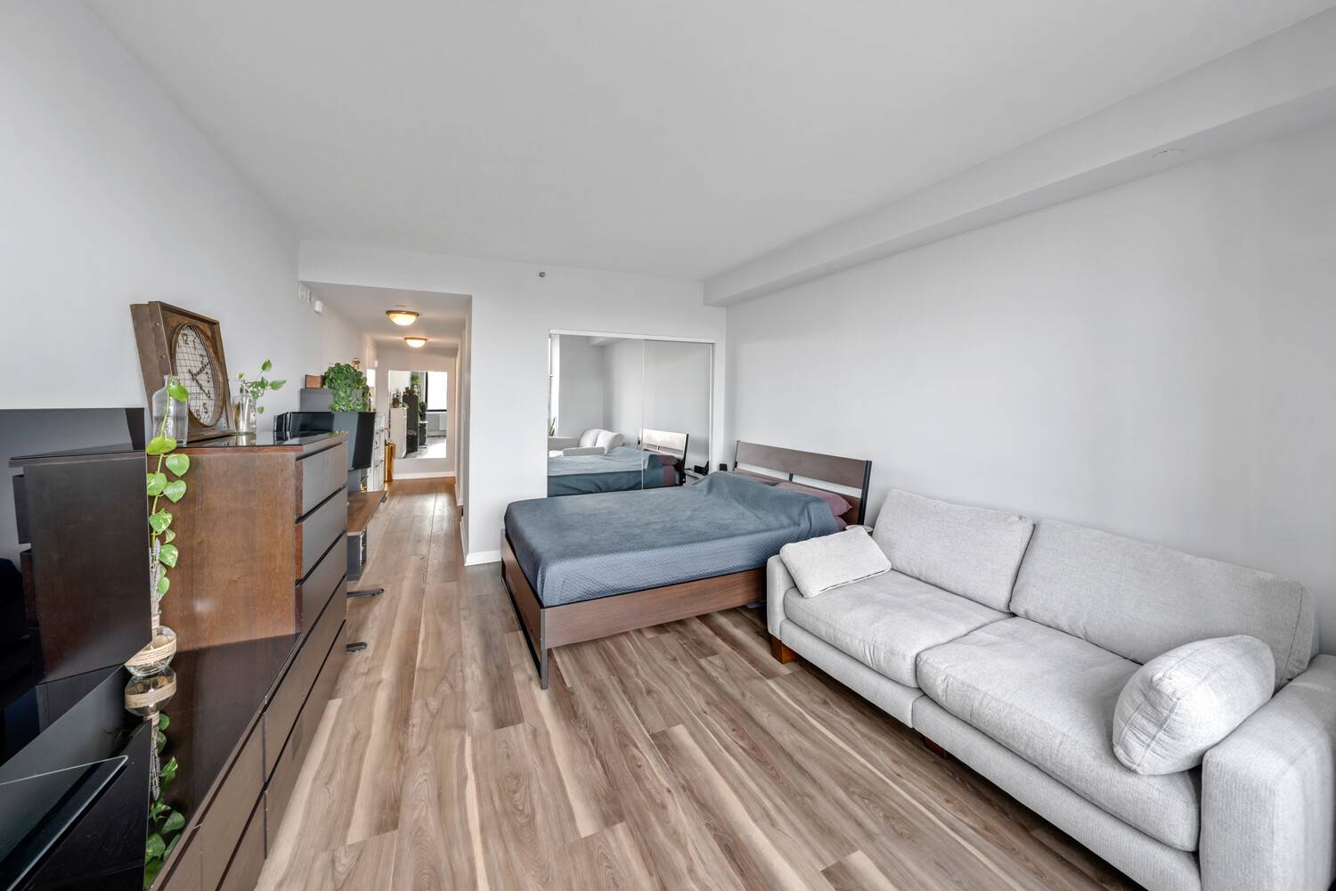 Located at 199 Bowery in Nolita, this high floor spacious studio condominium is at the crossroads of Bowery and Spring.