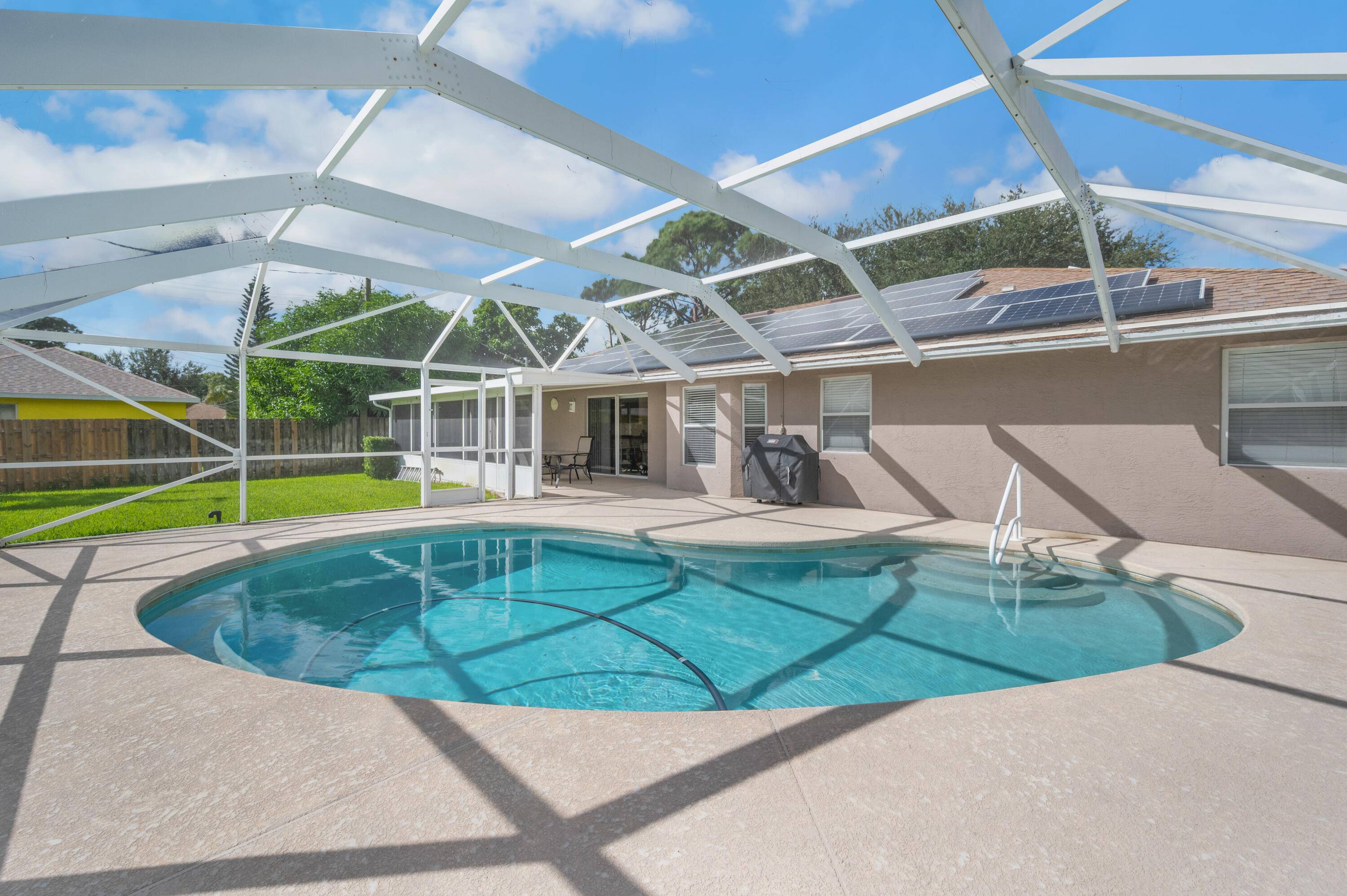 Beautifully maintained 3 bedroom, 2 bath single family home with volume ceilings, a split floor plan, and a spacious 2 car garage.