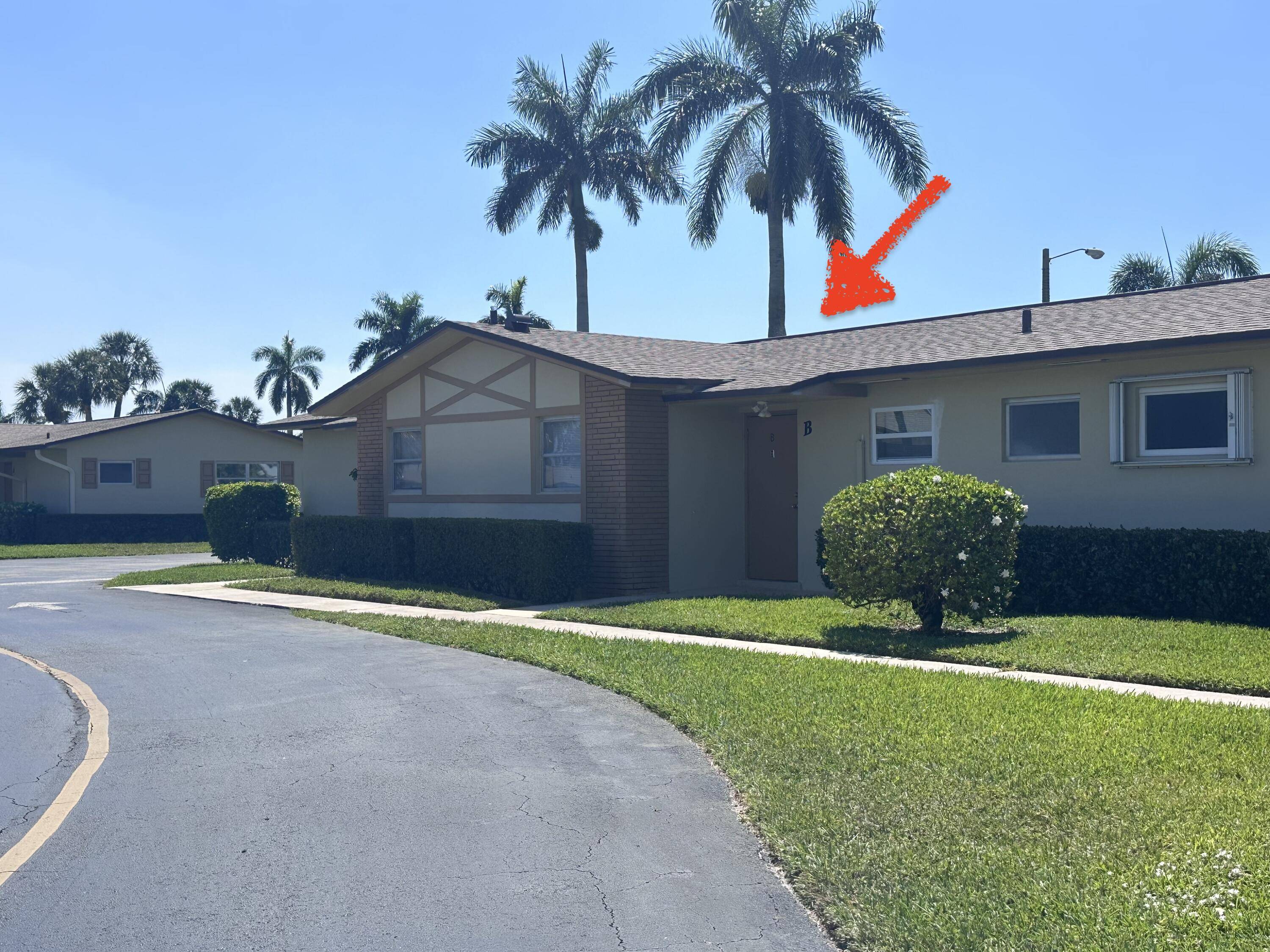 Cozy 1 bedroom, 1. 5 bathroom furnished optional bonus villa nestled in the sought after 55 community of Crosley West.