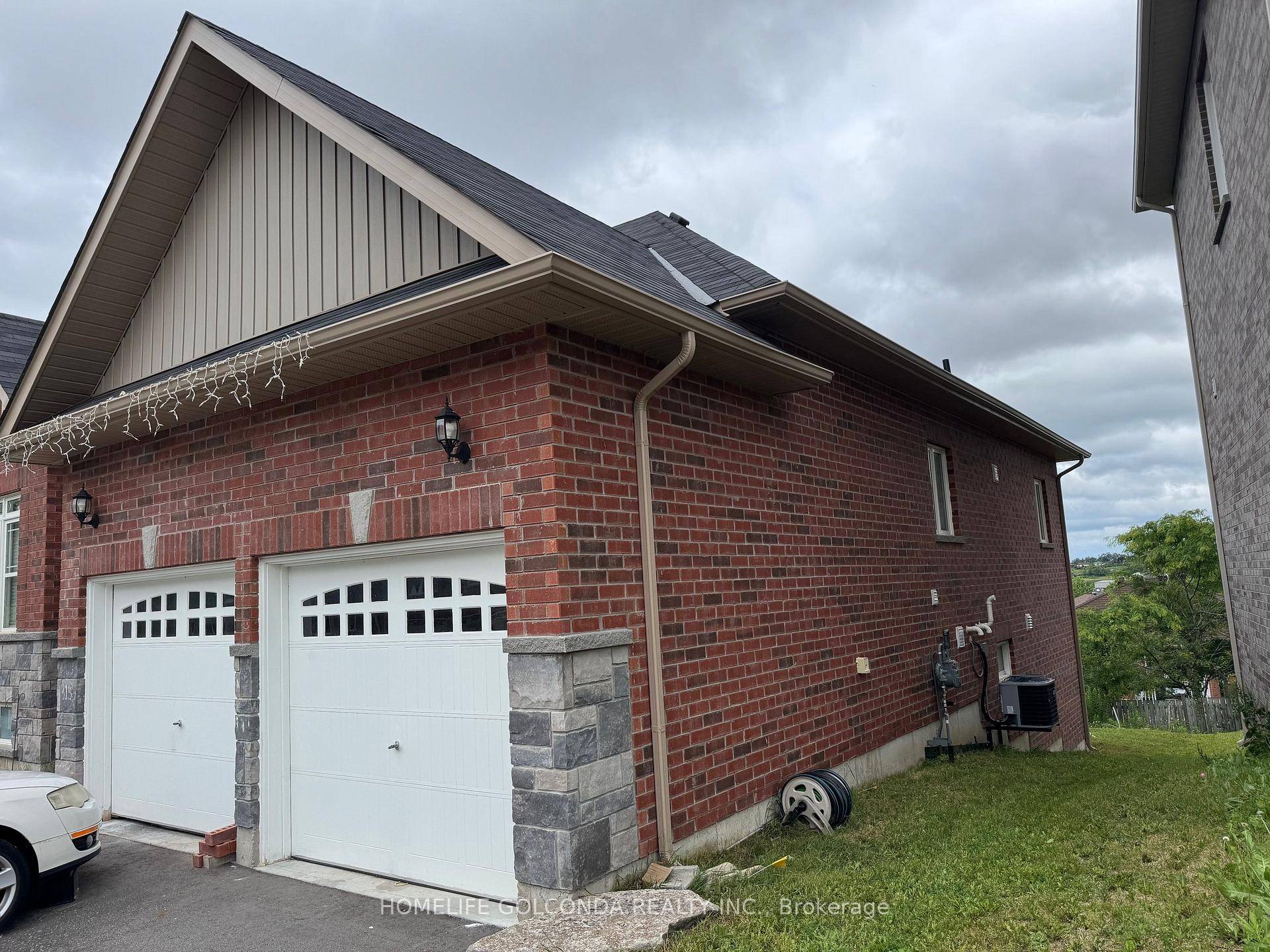 Dreamland Bungalow with Stunning City Views in Prime Westridge Location !