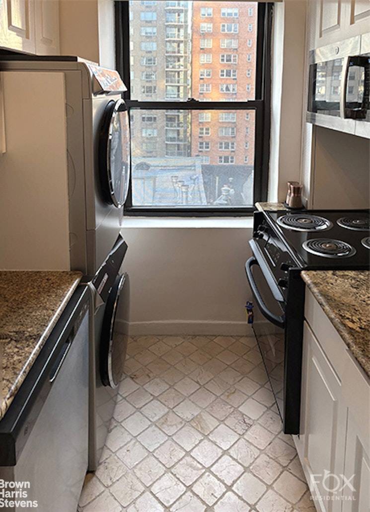 Sunny and Spacious One Bedroom Apartment in a Prestigious Bing amp ; Bing Building Welcome to this bright, move in ready one bedroom, one bathroom apartment, featuring two exposures, High ...