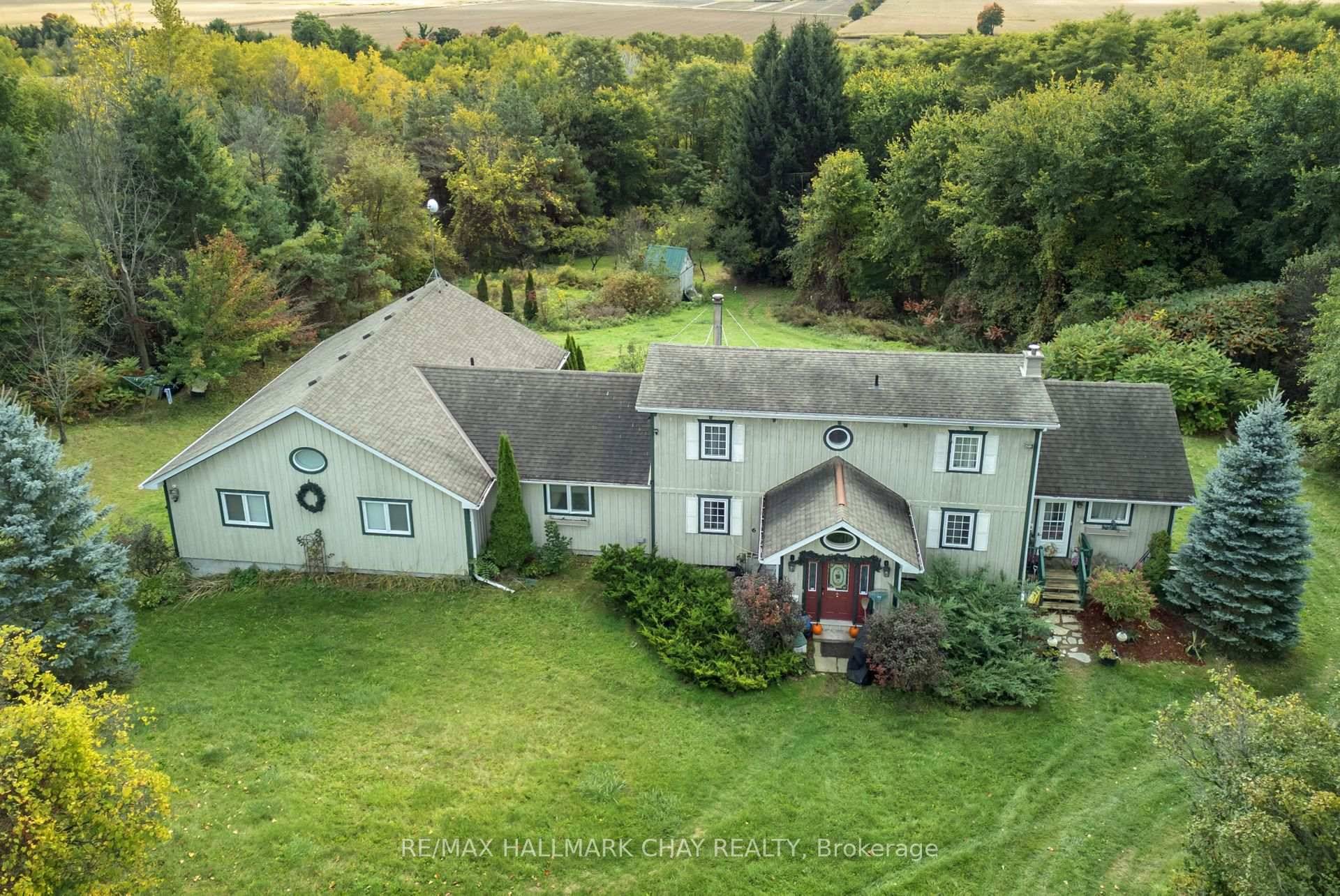 Welcome to your Private Countryside Estate overlooking Alliston !