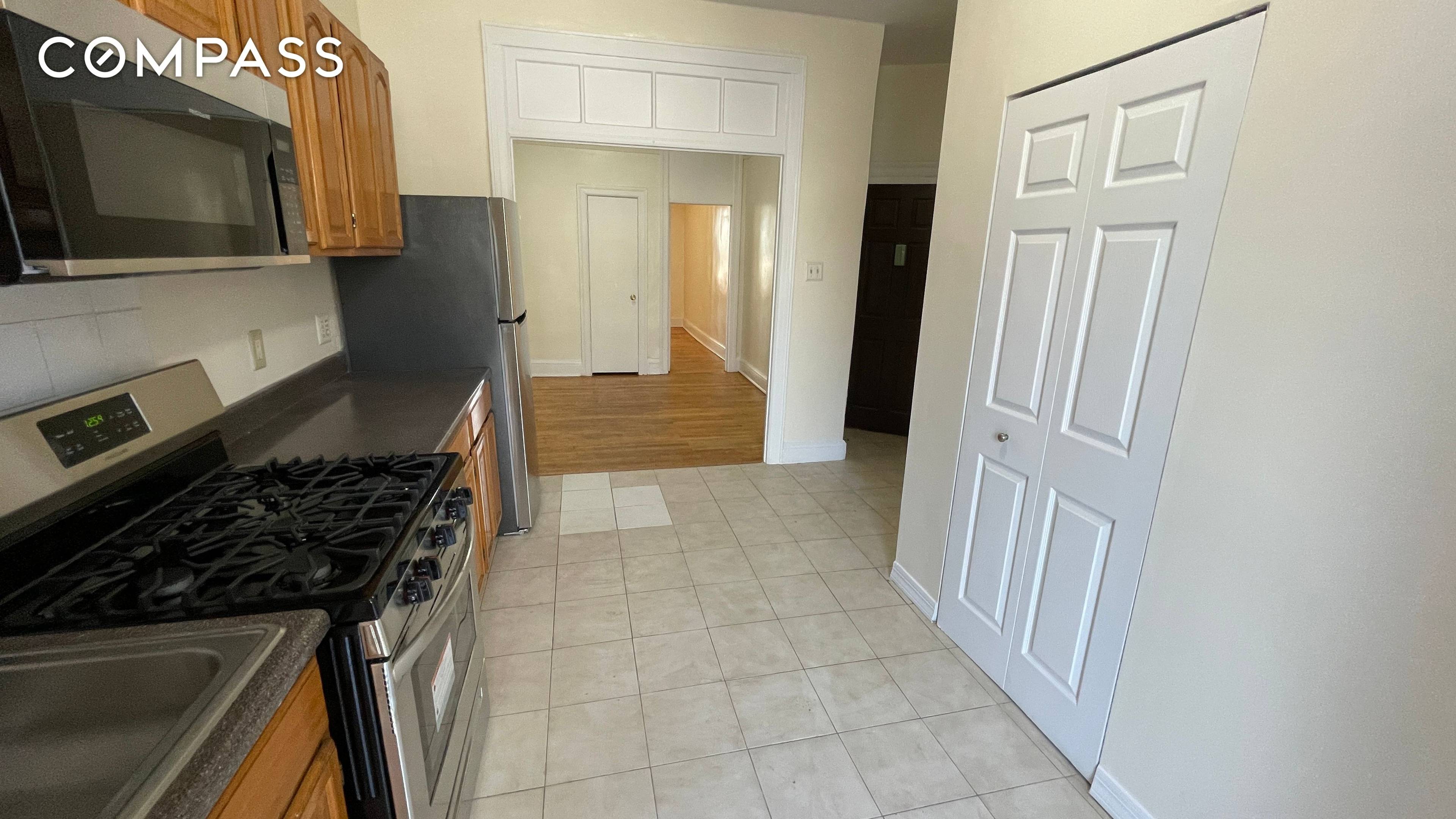 AVAILABLE NOW This VERY spacious, rent stabilized 1 Bed 1 Bath floorthrough apartment with private backyard, right in the heart of Gowanus, the most exciting neighborhood in Brooklyn.