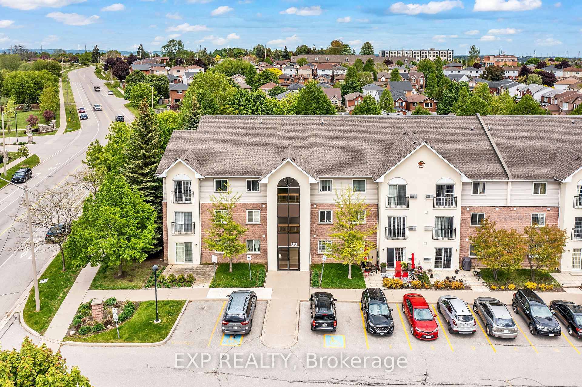 OPEN HOUSE JUNE 28TH amp ; 29TH AT 2 4PM Welcome to 208 83 Aspen Springs Drive, a beautifully maintained condo located in one of Bowmanville's most desirable communities.