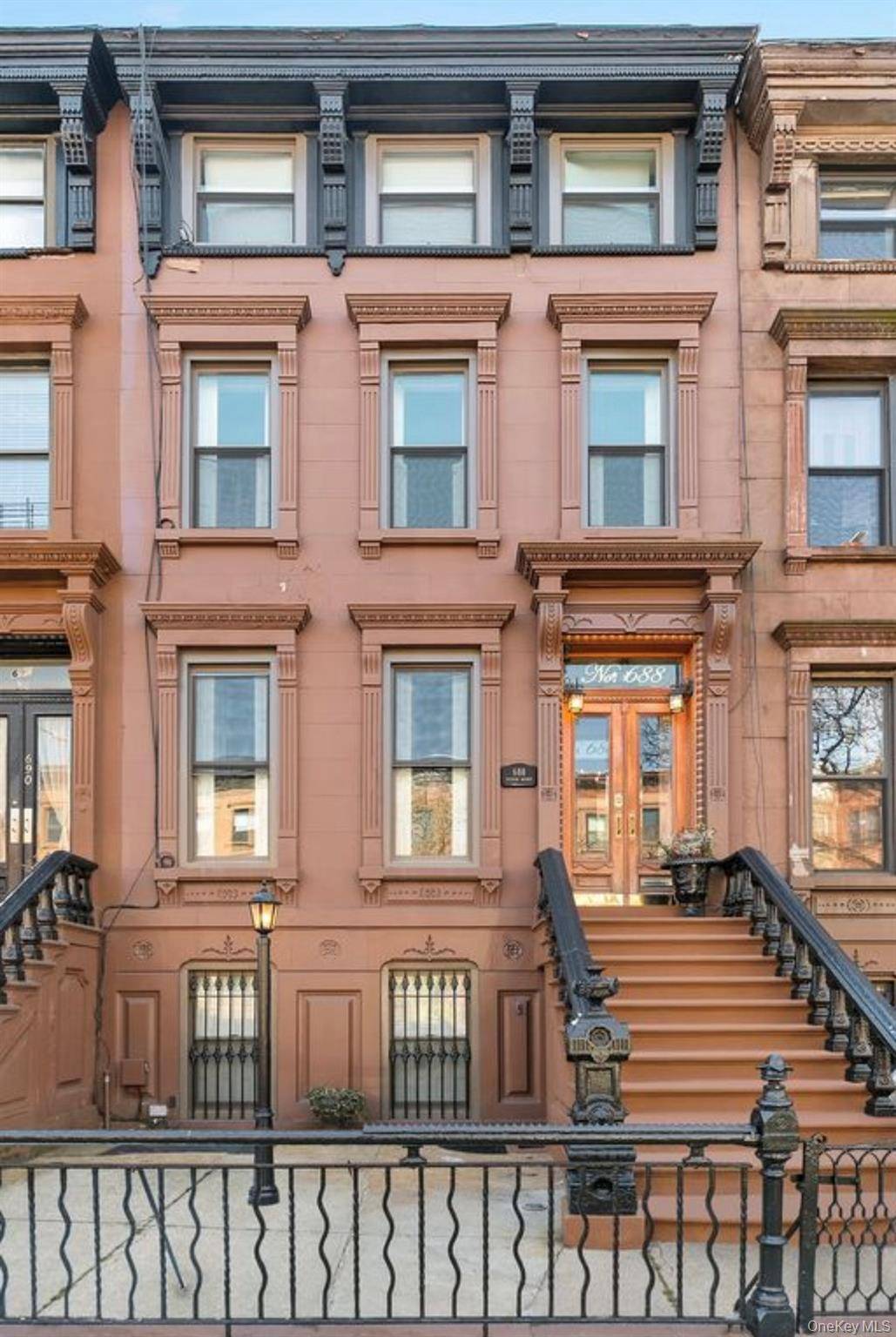 The home blends the timeless character of a historic brownstone with the airy feel of a modern downtown loft.