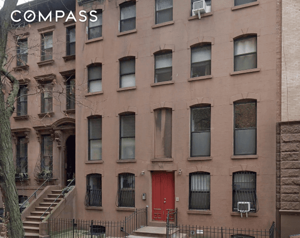 Perfectly positioned in the heart of Fort Greene, this building puts you steps away from the neighborhood s best trendy shops, destination restaurants, and cultural landmarks like the bustling weekend ...