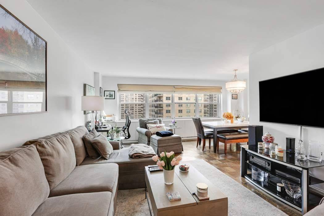 Residence 21H is a warm and beautifully maintained one bedroom home in a classic Upper West Side co op, moments from Lincoln Center and some of Manhattan s most celebrated ...