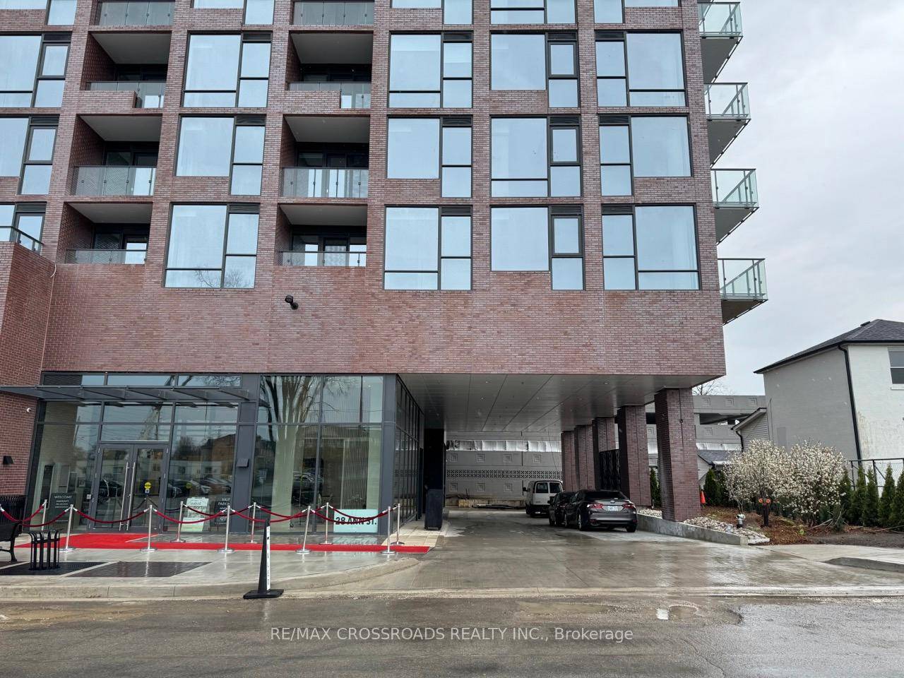 One Bdrm Den Luxury West Port Condo with 2 bathrooms, Located In the central of Port Credit Steps From the Waterfront, Next to the Port Credit Go Station, South West ...