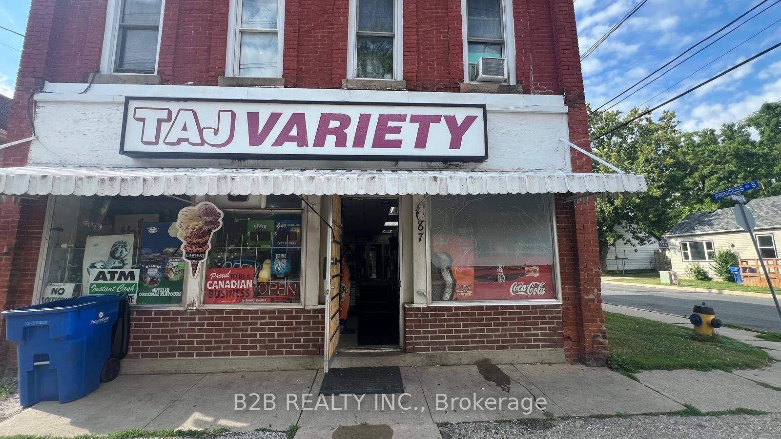Here Is Your Chance To Live And Work In Same Property.