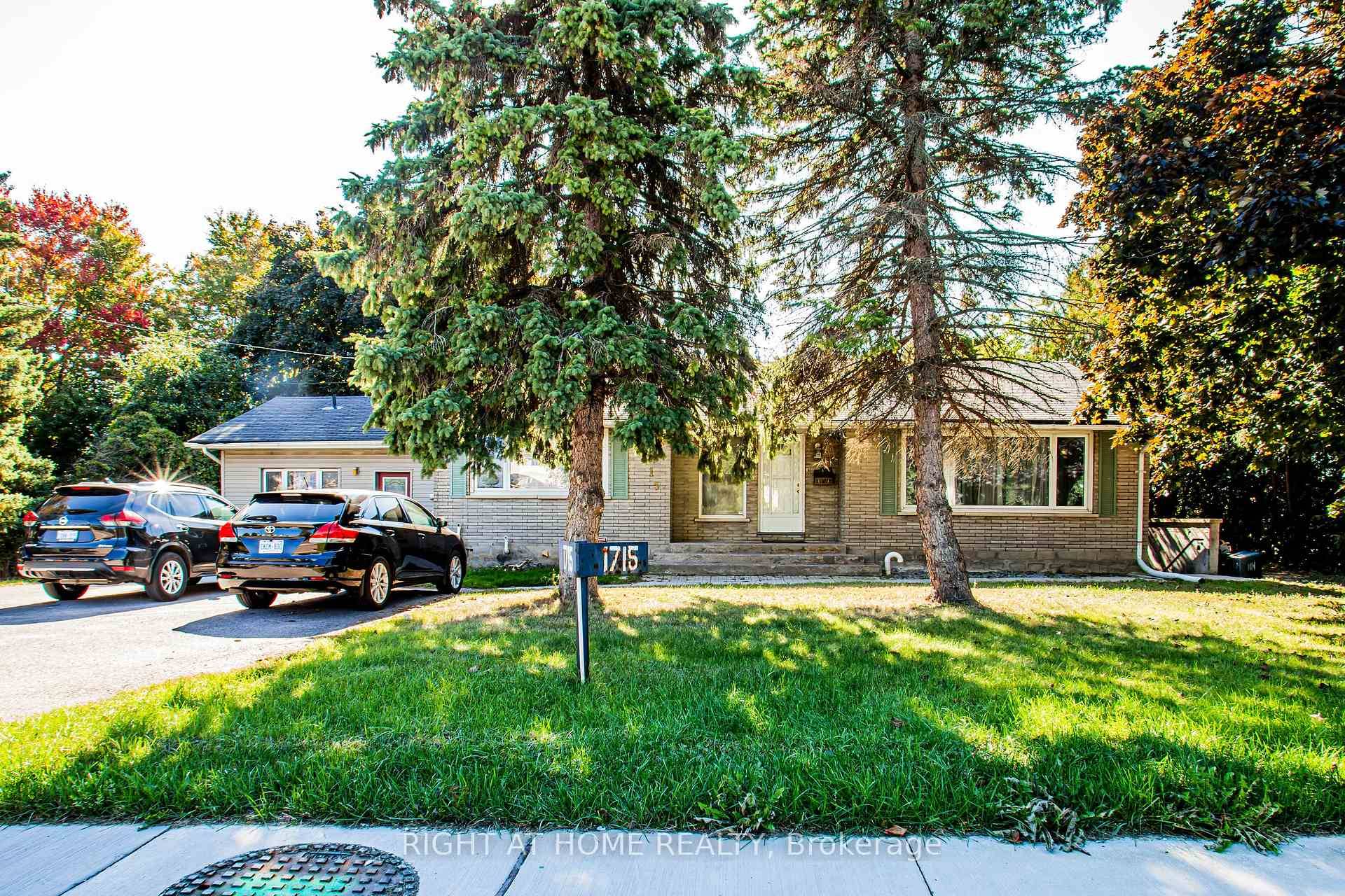 Beautiful Large Two Bedrooms Main Floor Ranch Style Detached Bungalow In A Great Location !