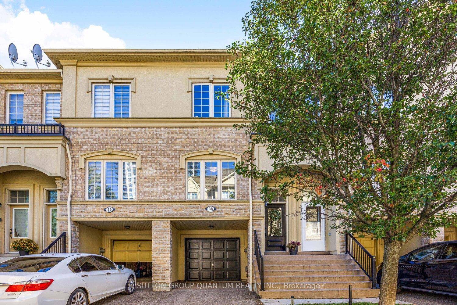 This charming townhome is an excellent choice for first time buyers or investors seeking a turnkey property in a prime location.
