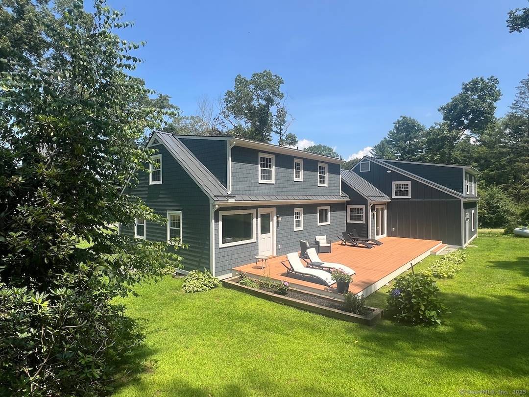 Nestled on 1. 52 acres of meticulously landscaped grounds, this property features a Main Home along with a Guest Apartment, comprising 4 Bedrooms and 3.