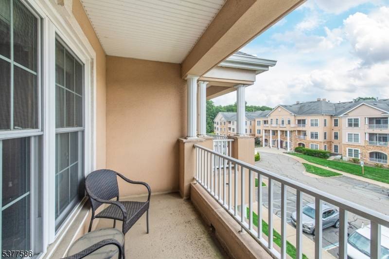 Great, quiet location in Fox Hills !