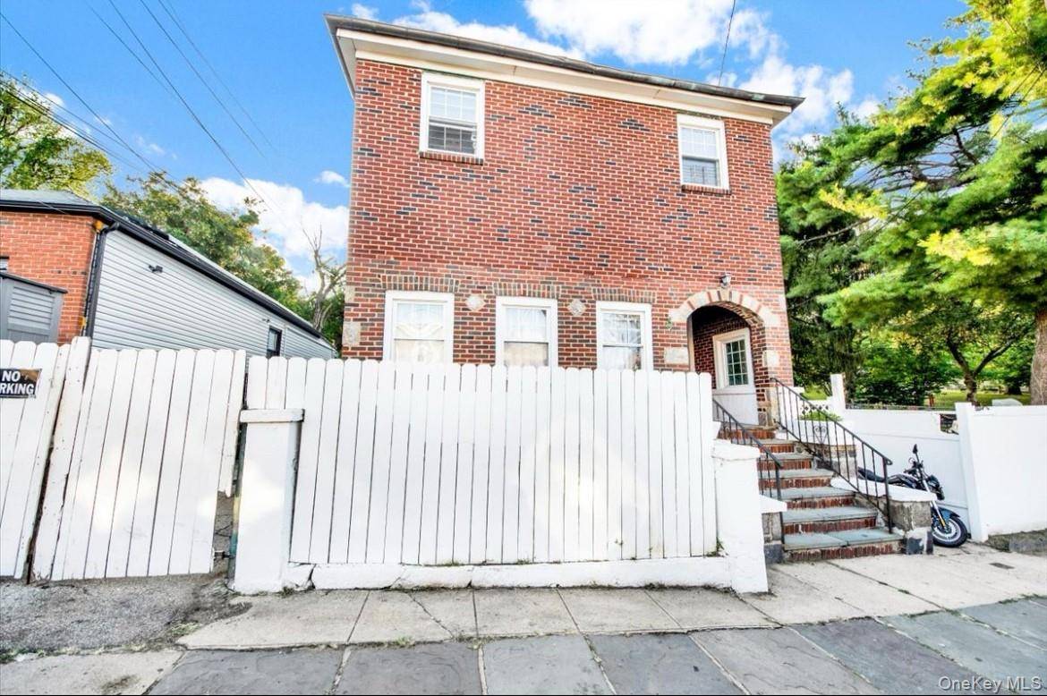 Welcome to 141 Vineyard Avenue, Yonkers, NY 10703 the Bronx border gem every buyer has been waiting for !