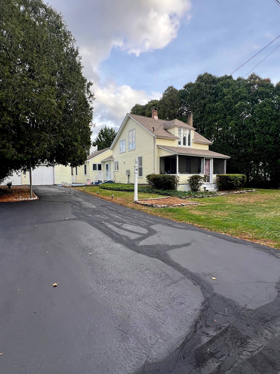 Downtown Old Saybrook Home First Floor Primary Suite Walk to Town Beach.