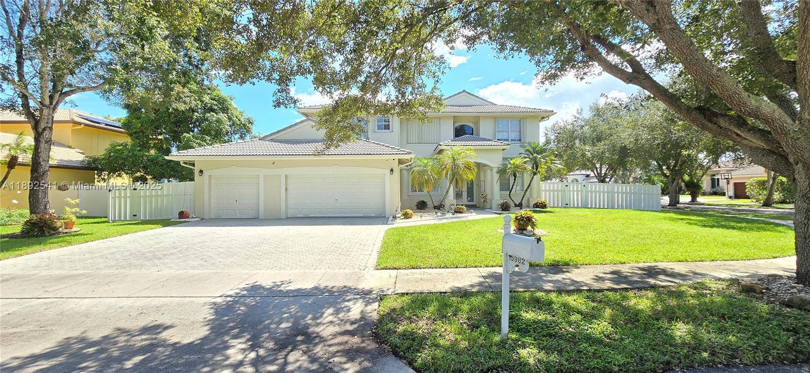 SELLER MOTIVATED ! Gated boutique community of only 34 homes !