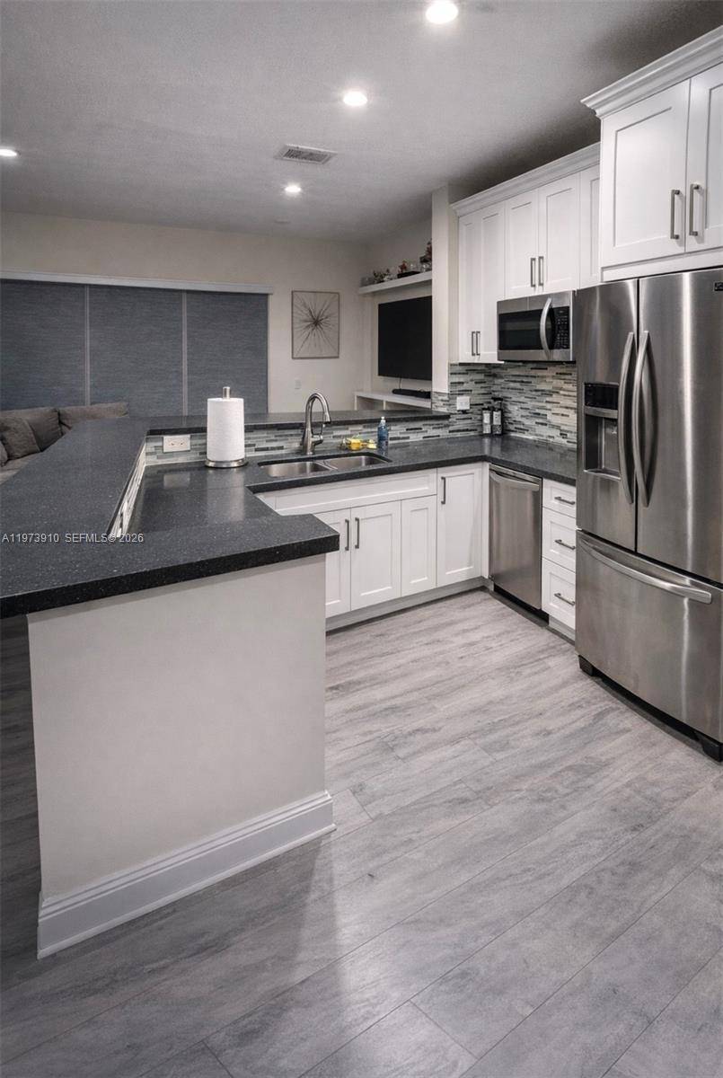 Great looking townhome in a very desired Pembroke Pines area.