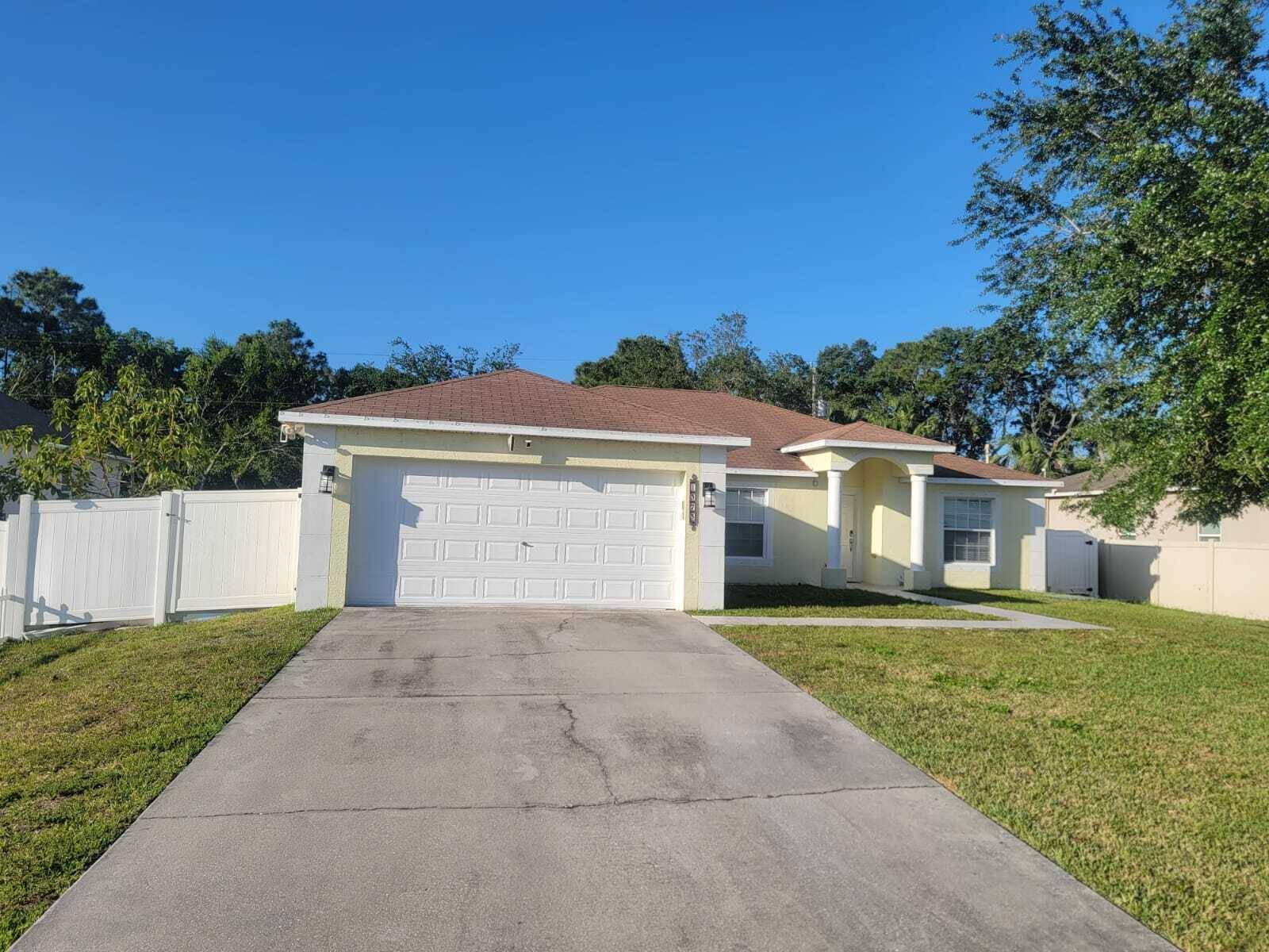 MOTIVATED SELLER.... LOCATION, LOCATION, LOCATION !