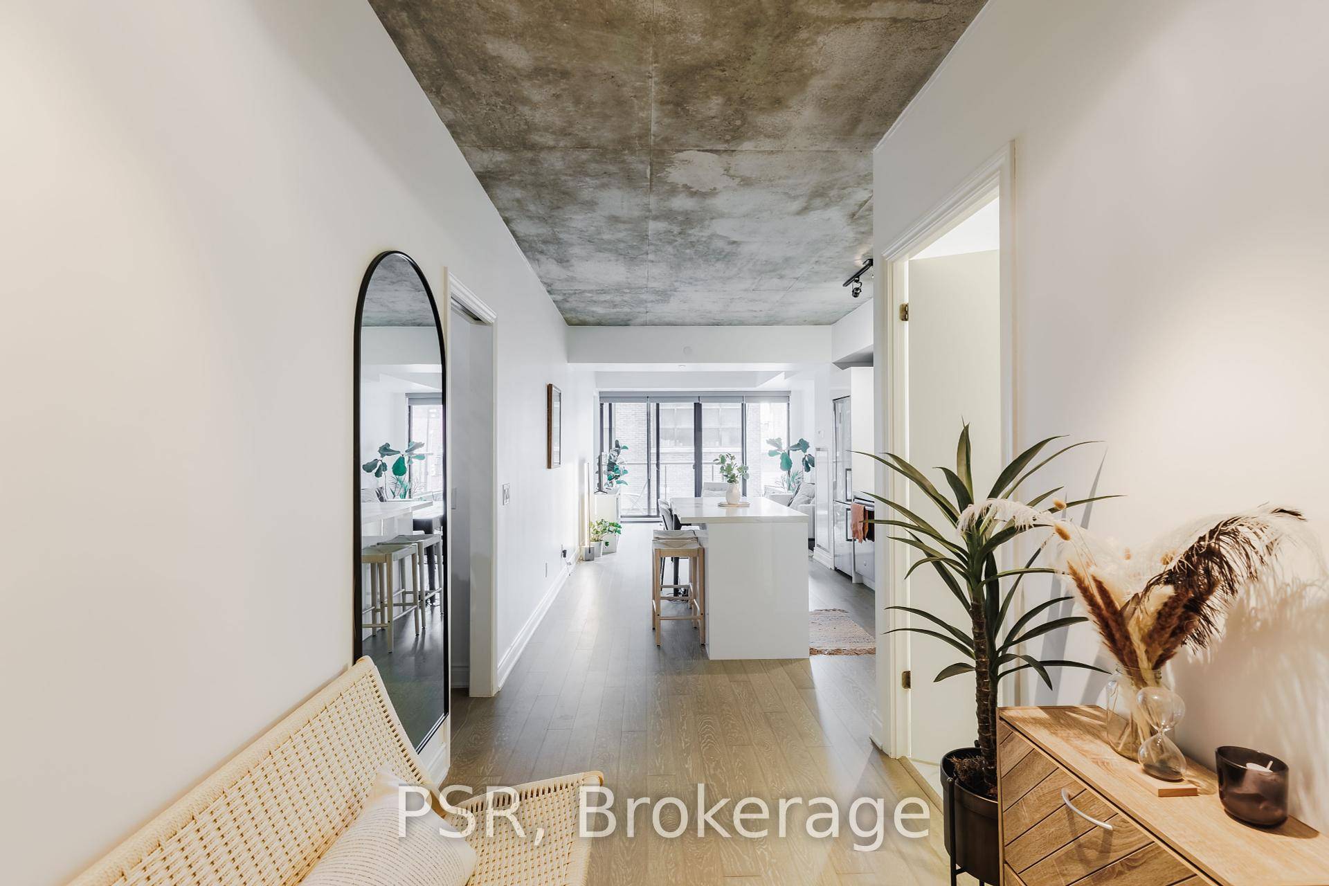 Luxury 2 Bedroom Unit In The Coveted Harlowe !