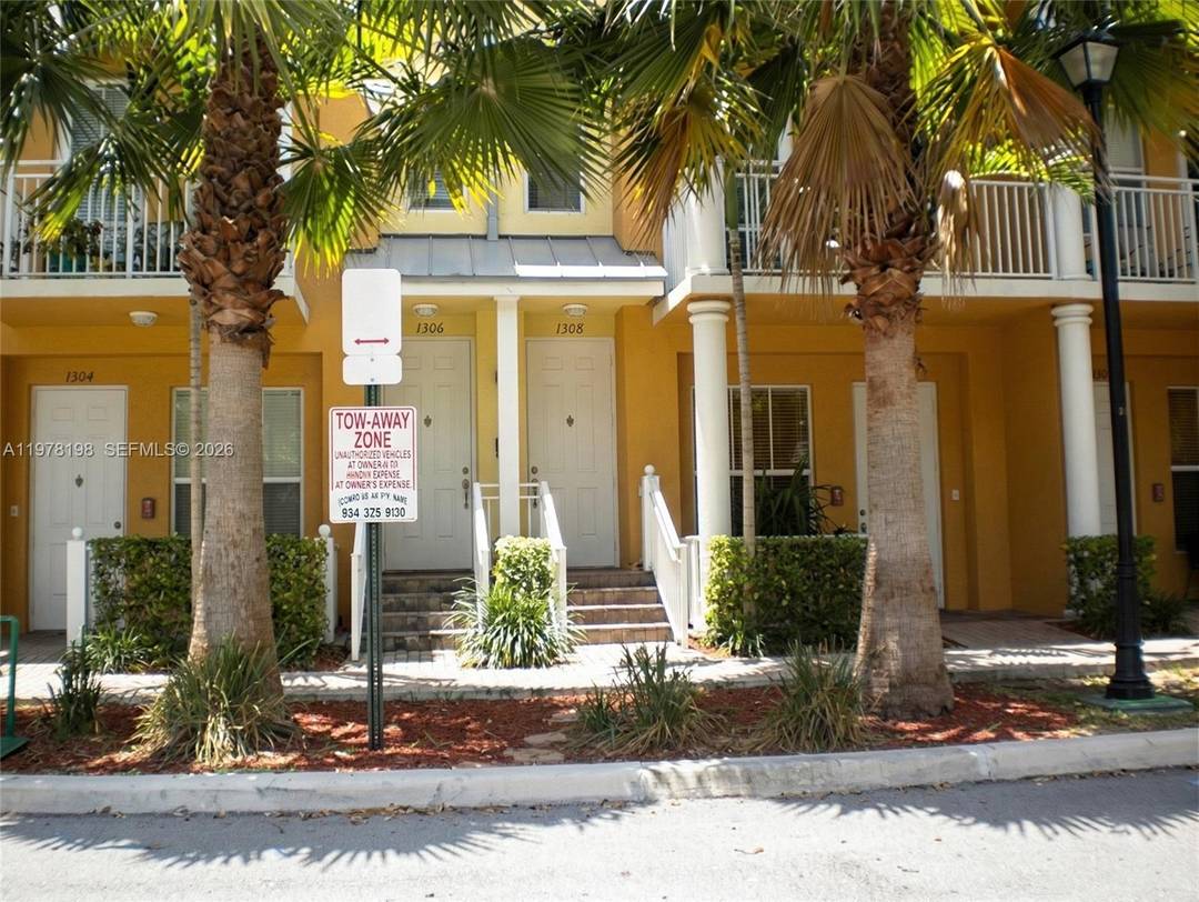 THE PERFECT BUY IN HISTORIC SAILBOAT BEND !