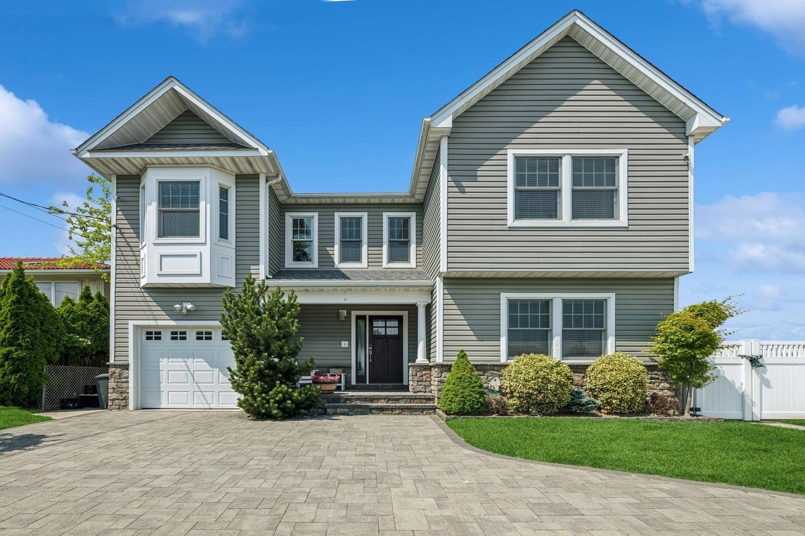 Welcome To This Harbor Isle Bayfront Beauty !