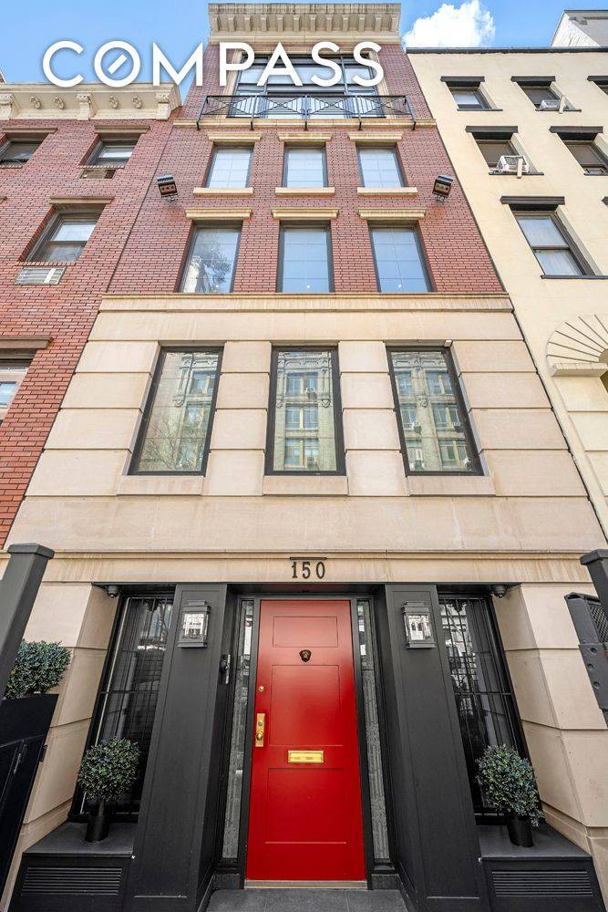 Mint condition and modern single family townhouse built to the highest caliber.