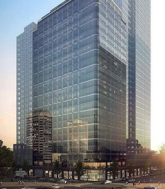 Luxury 6 Year New Built Condo in Star Tower !