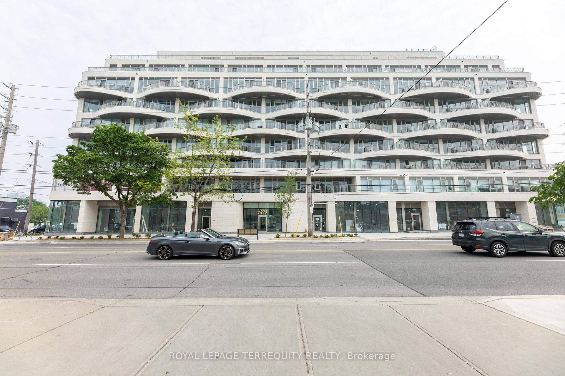 Executive Condo Living in the Heart of Stonegate Queensway.