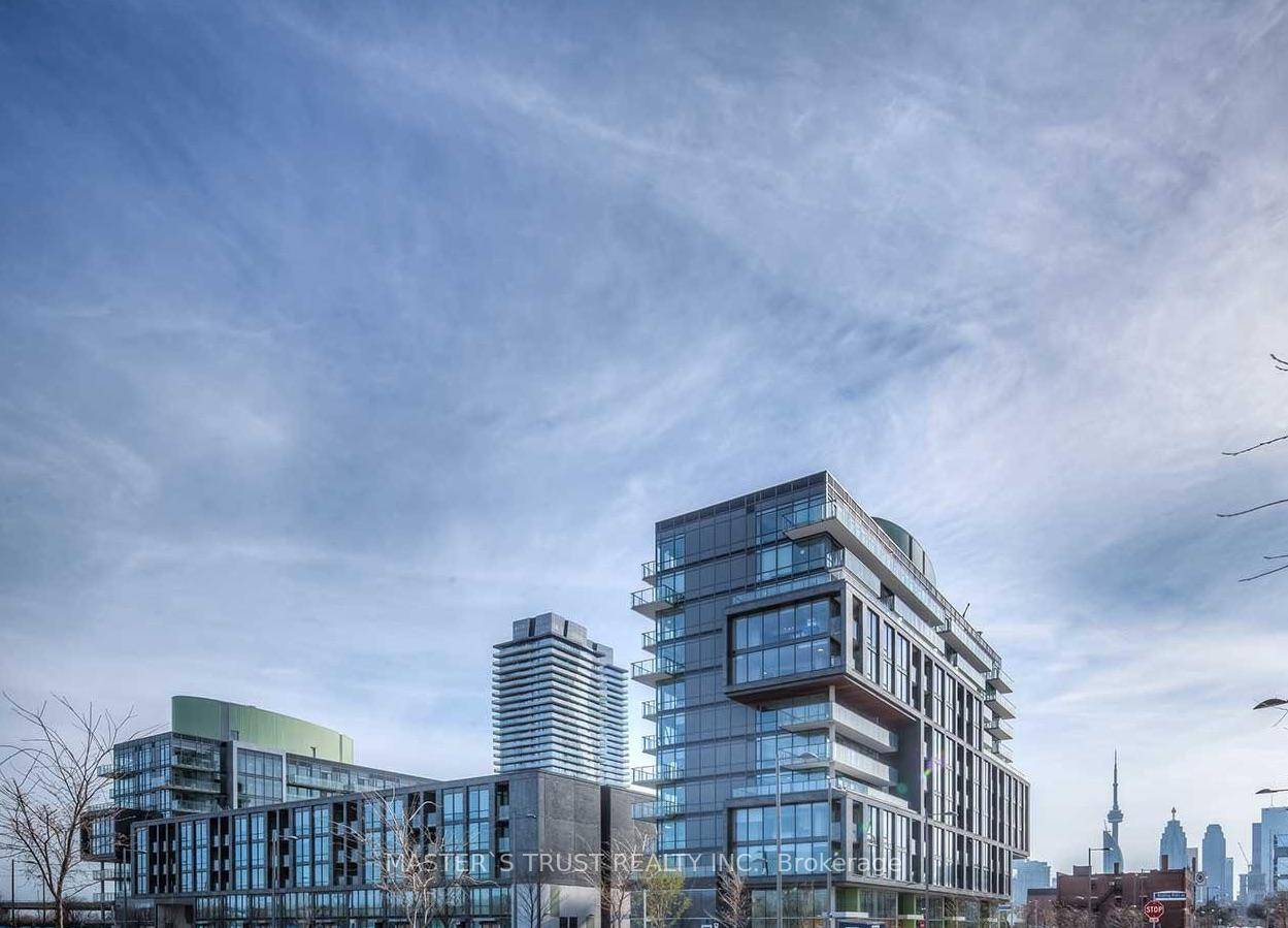 Modern 1 Bedroom Townhouse For Rent In Canary District, Walking Distance To Distillery District.