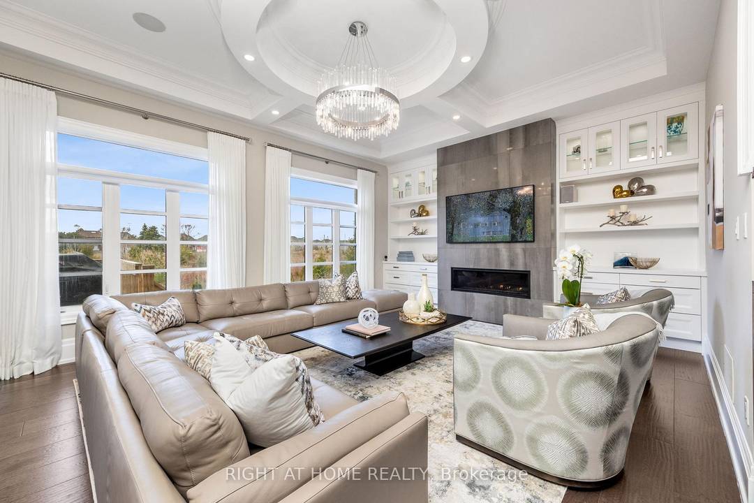 Welcome to this exquisite Fernbrook built Rockefeller Elevation B model in Oakville's prestigious Glenorchy community.