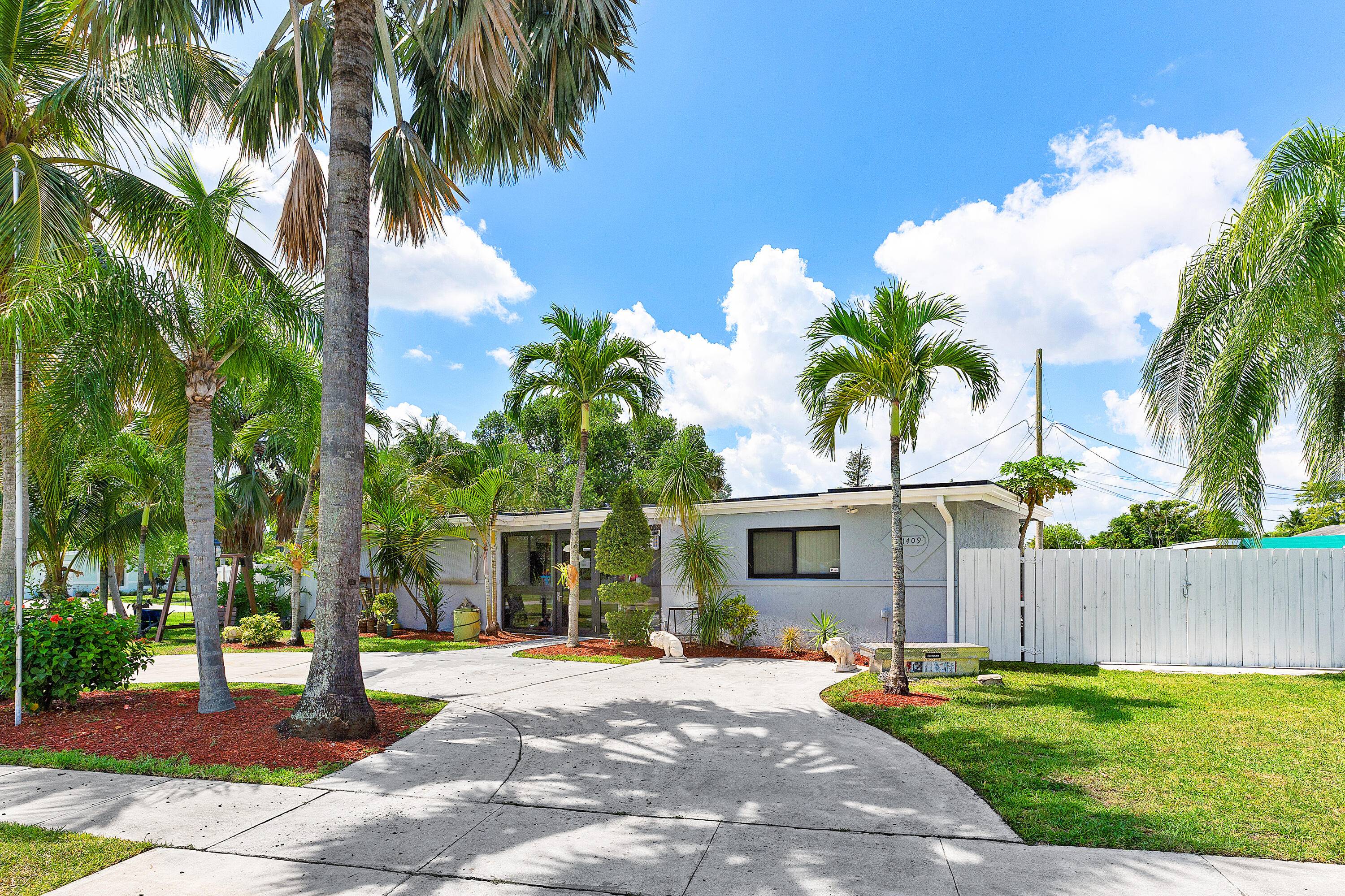 This unique 3 BED, 3 BATH home with a DETACHED 1 BED, 1 BATH GUEST HOUSE sits on a spacious CORNER LOT in a NON GATED community with NO HOA.