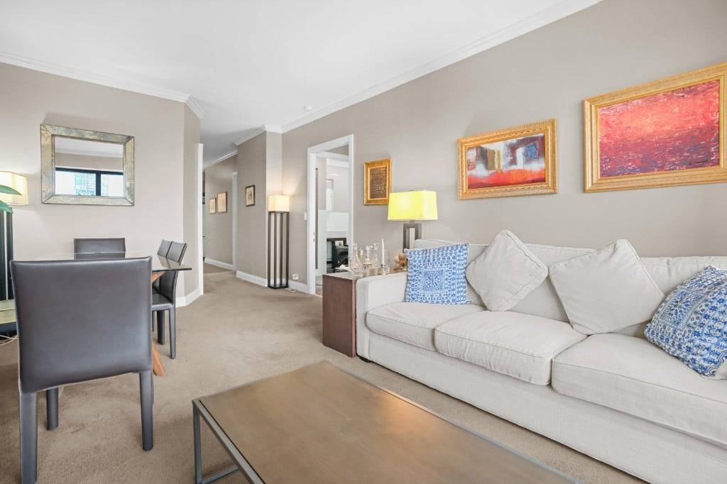High floor 2 bedroom, 2 bath residence in a prime Upper East Side location.