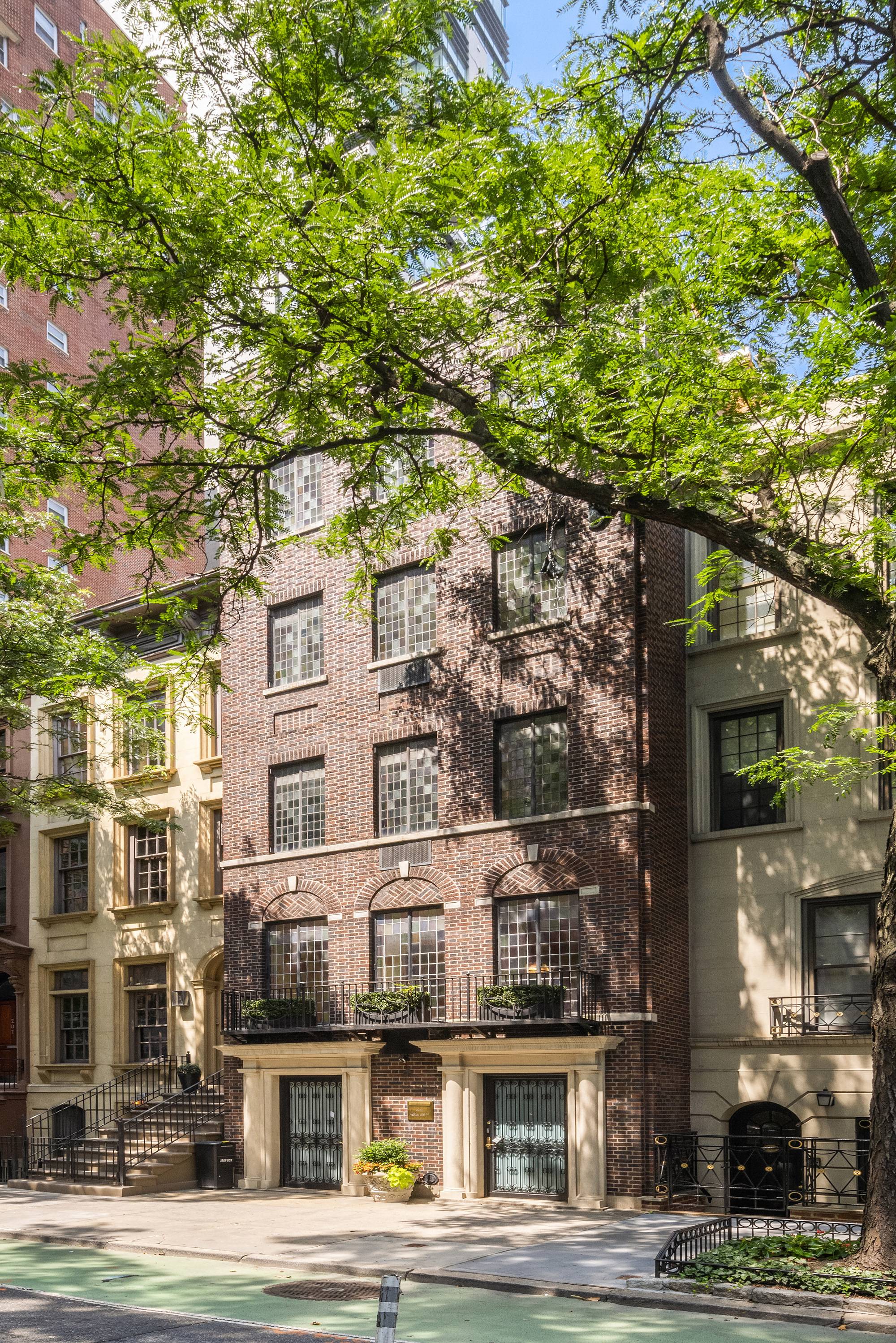 211 East 62nd. A Landmark Residence Touched by History.