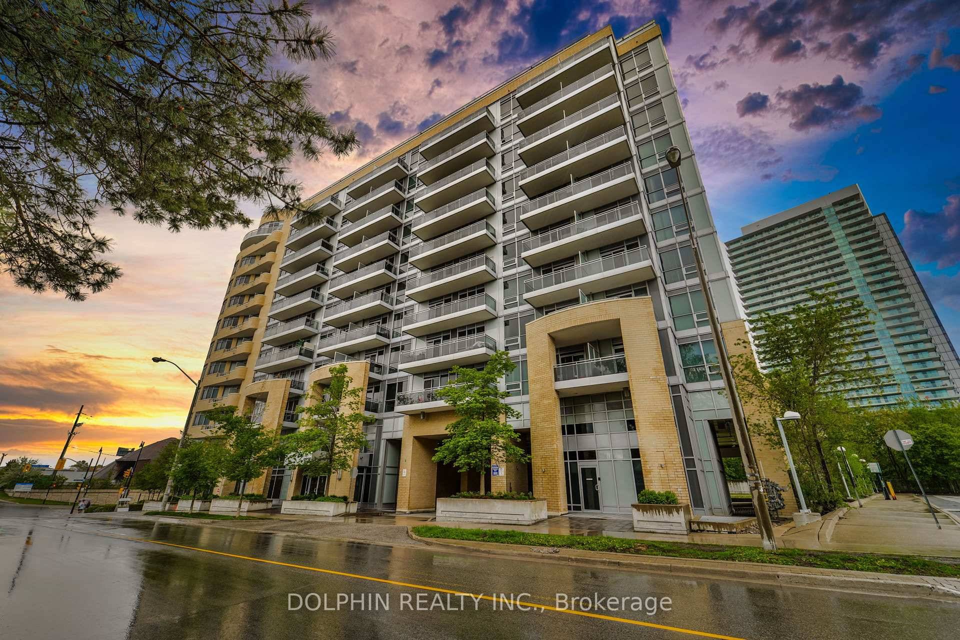 Welcome to this beautifully updated South Facing 1 bedroom plus den condo, offering a perfect blend of comfort and convenience in a sought after boutique building.