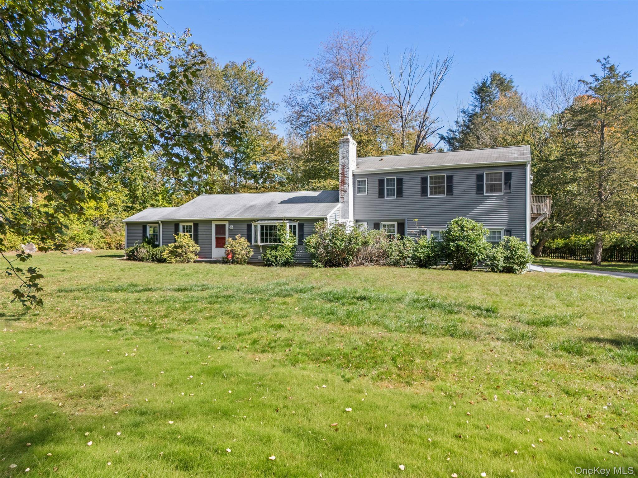 Western Views. Two park like acres with level lawns, flowering plantings and towering Oak.