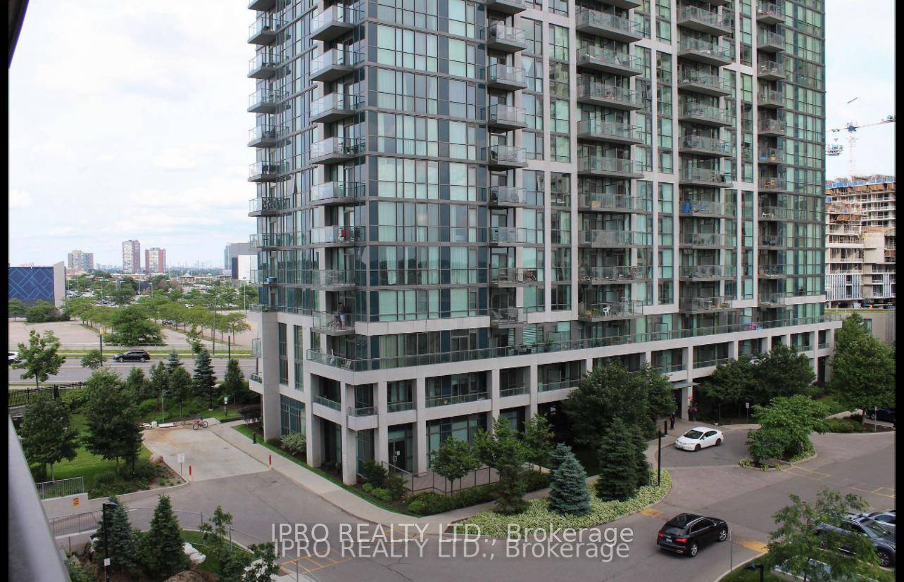 Client RemarksMost sought after Grande Mirage Condo In The Heart Of Mississauga !