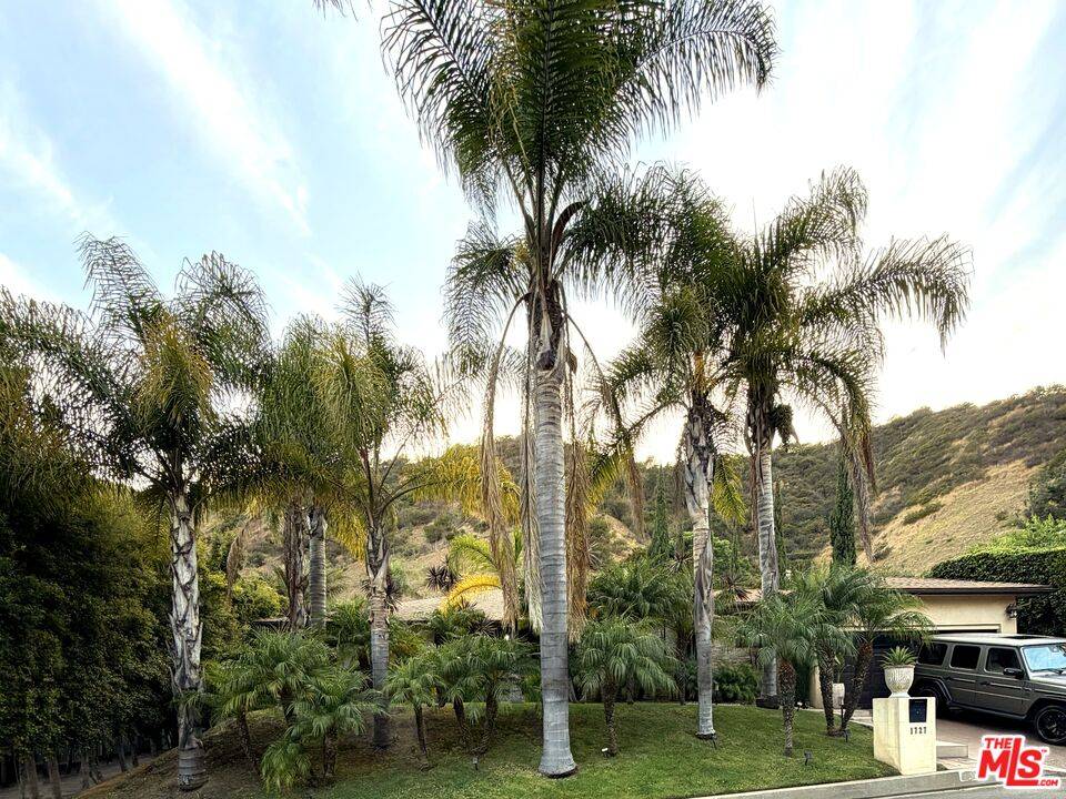 1727 San Ysidro Dr 4BR Hollywood Hills East La