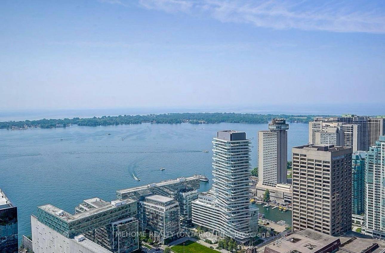 Welcome to Sugar Wharf West Tower by Menkes a luxurious southeast facing suite with unobstructed high floor lake views.