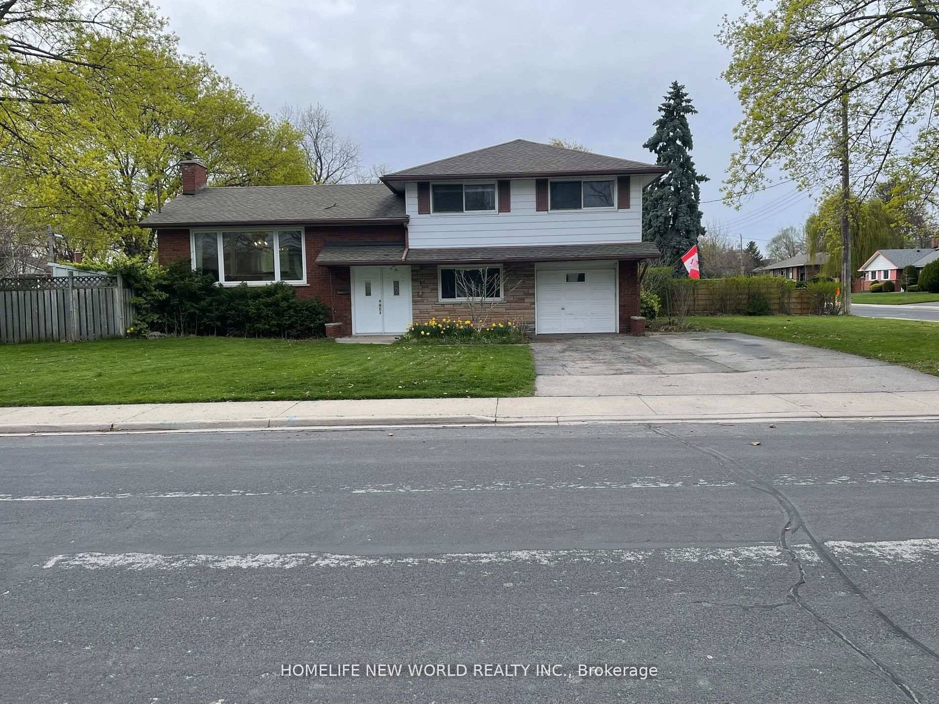 Perfect 3 Bedroom Family Home, Bright and clean with a separate family room that can serve as a 4th bedroom, laminate flooring in the living room, bedrooms, and family room.