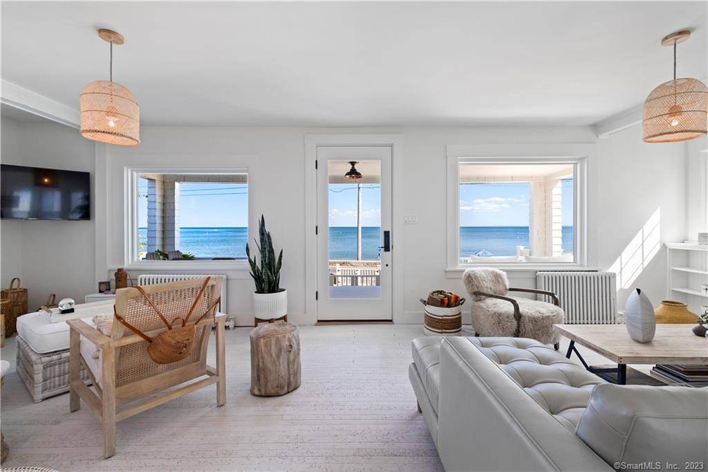 FABULOUS ON THE WATER SUMMER RENTAL June, July and August.