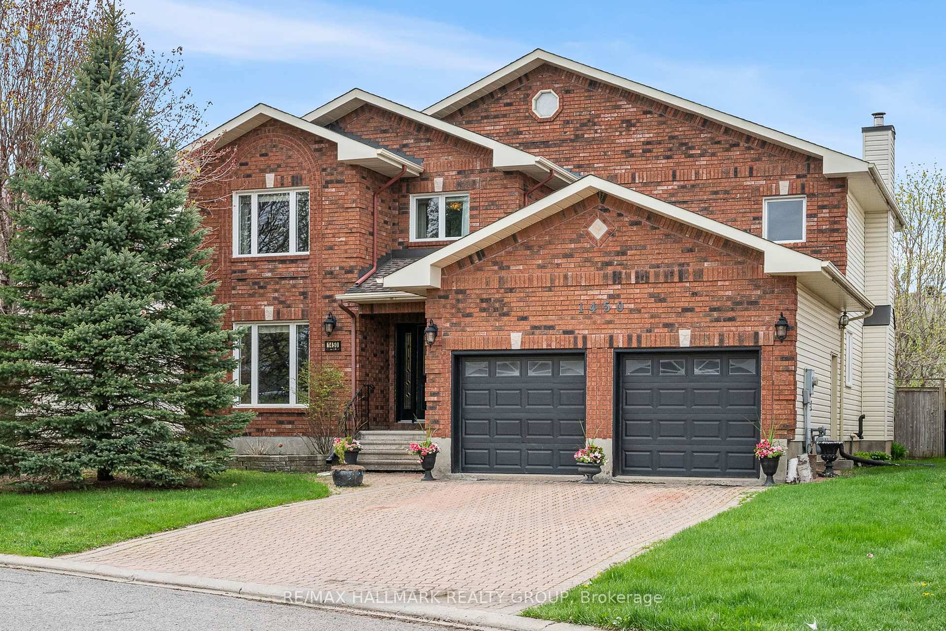 If you've been looking for a large home with everything you could desire you've found it in this spacious 5 bedroom, 4 bathroom custom built executive home in a quiet ...