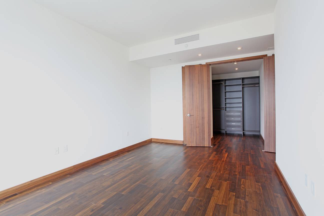 This gorgeous home is the largest one bedroom layout located at the luxurious residences of 400 Fifth Avenue.