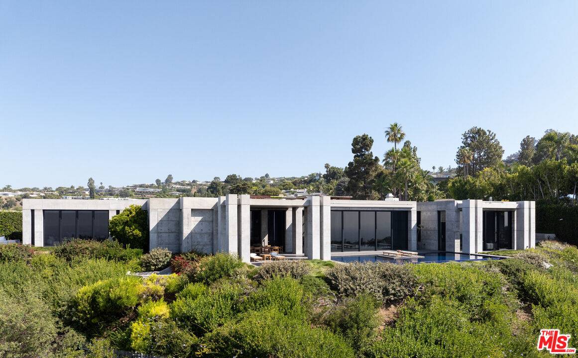 410   Trousdale Pl 5BR Beverly Hills Post Office | B.H.P.O. La