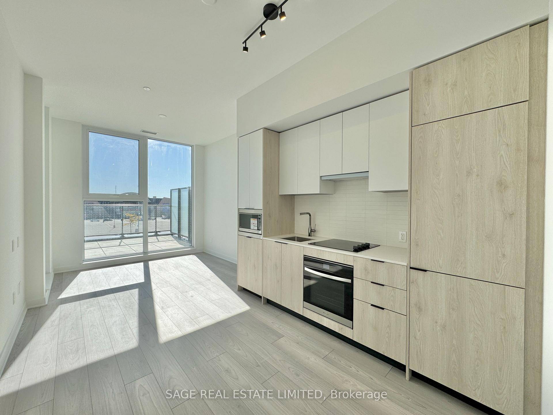 Step into modern comfort in this bright 1 bedroom plus den, 2 bathroom suite featuring 10 foot ceilings, floor to ceiling windows, and a sunny south exposure.
