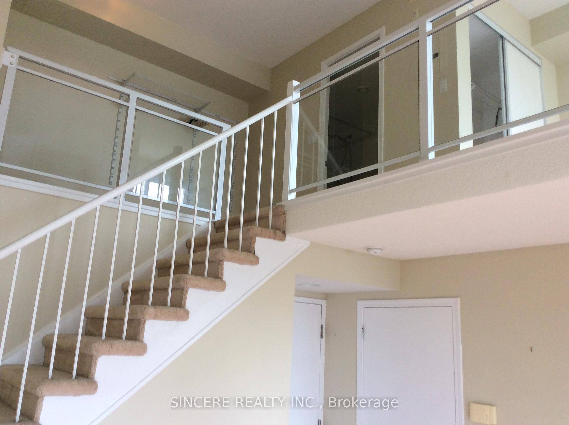 Bright Loft with Terrace 1 Bedroom Den Open Concept with 1 4 Pc Bath Up Floor amp ; 1 2 Power Room M F Steps to Yonge Davisville Subway amp ...