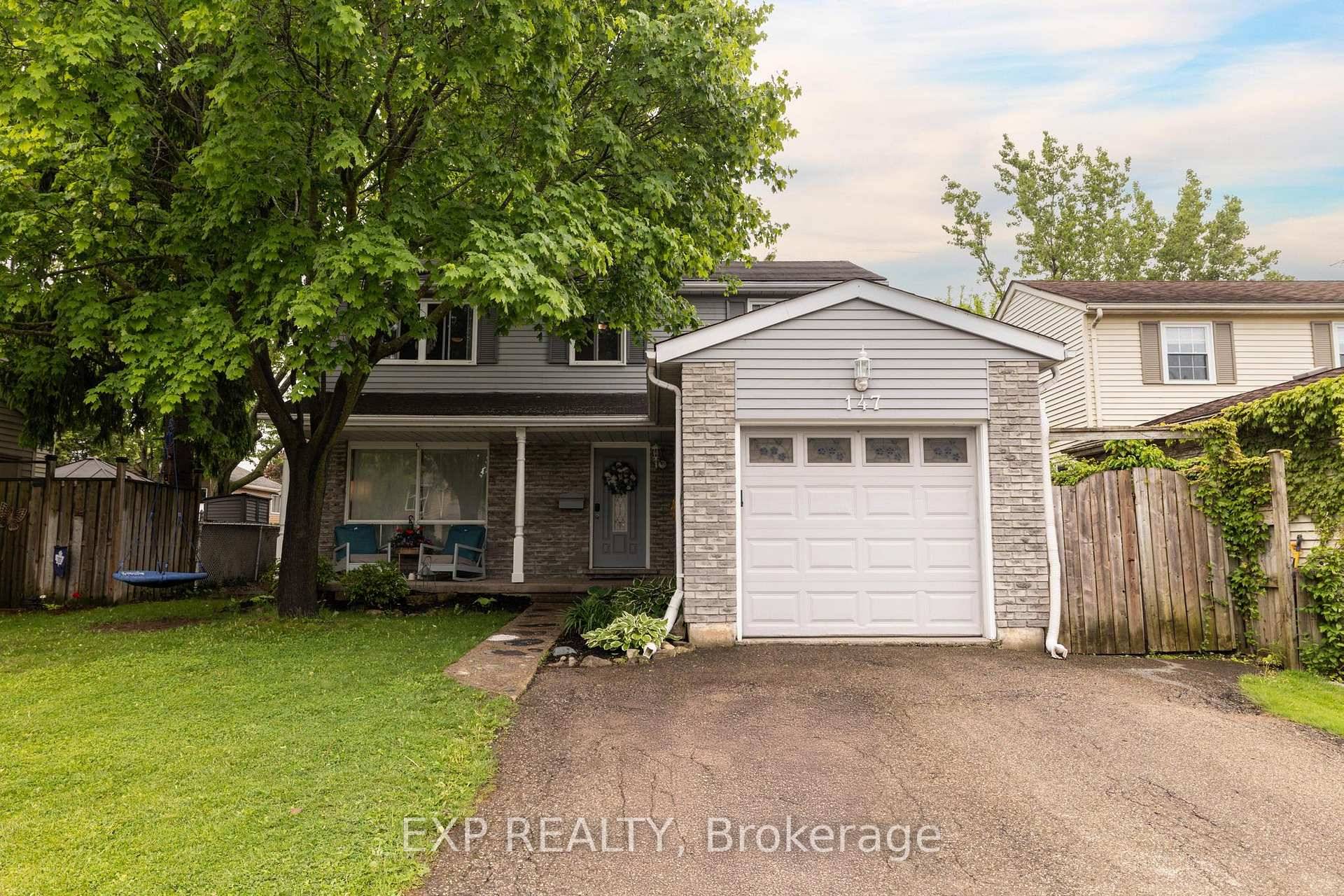 Nestled in the sought after Forest Heights neighbourhood and surrounded by top rated schools, this beautifully updated 3 bedroom, 3 bathroom home offers the perfect blend of comfort and style ...