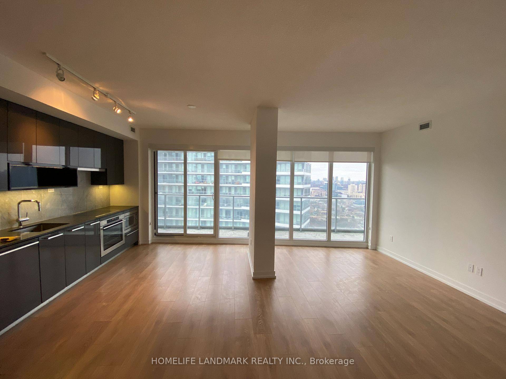 Highly Sought After One Bedroom amp ; Open Concept Den Featuring Expansive 9Ft Ceilings, Sun Drenched S W Views !