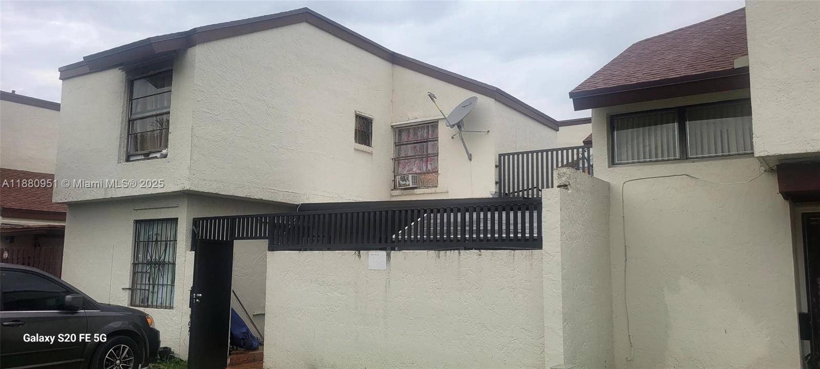 Centrally located 3 1. 5 townhome in much desired Miami area.