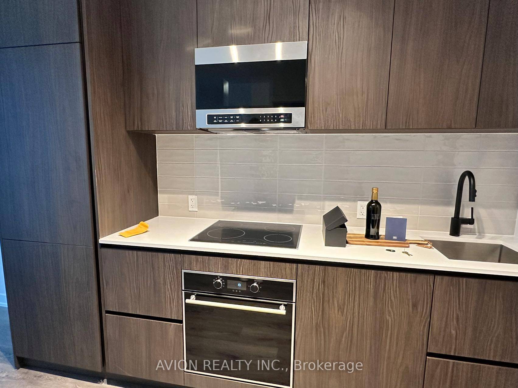 Welcome to Line 5 Condos, a Brand New, Never Lived in Condo Development Located in one of Toronto's most Dynamic Neighborhoods Yonge and Eglinton.